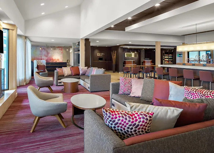 Courtyard By Marriott Pittsburgh AirportAirport Hotel